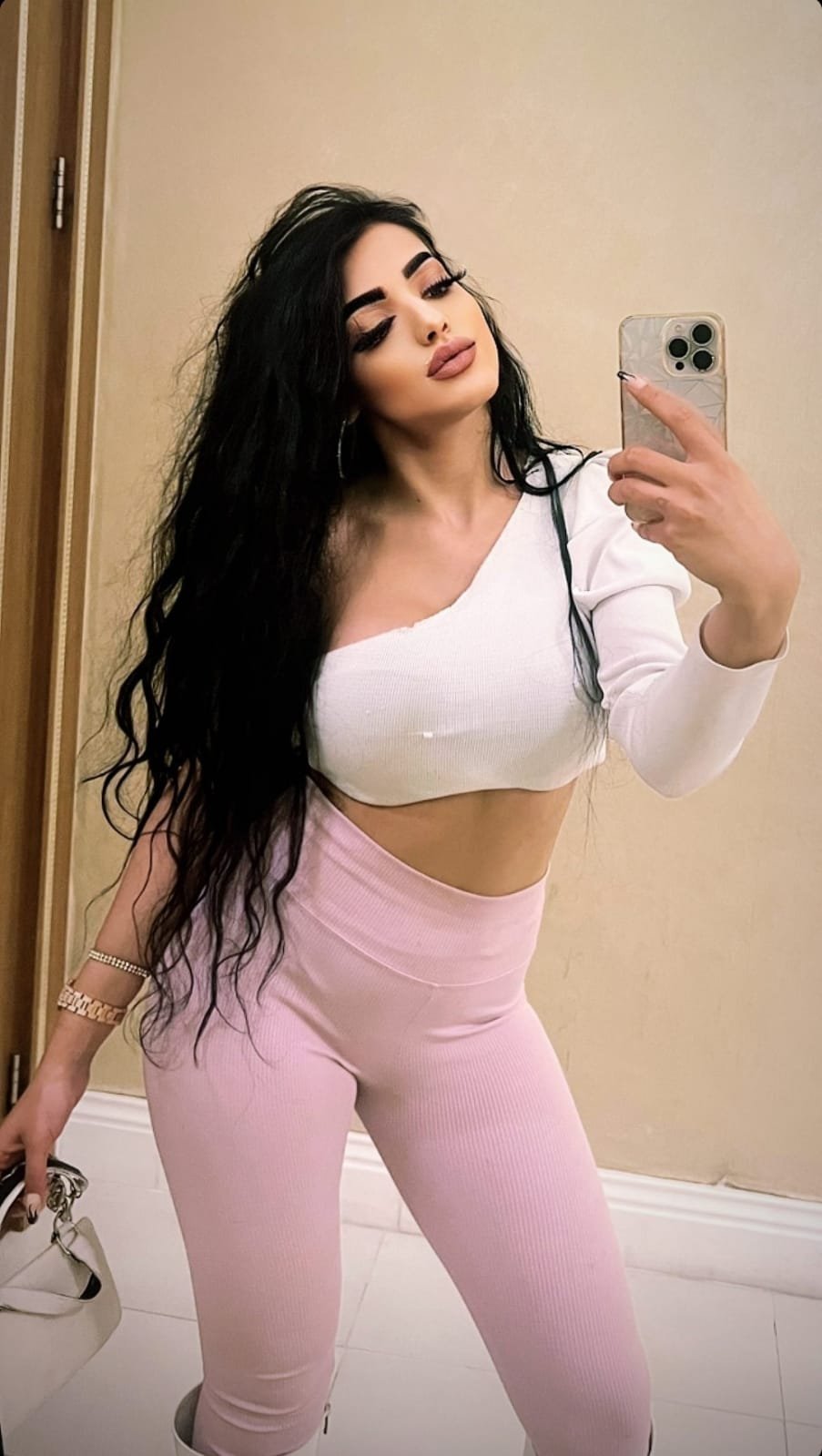 Bartın Zeki ve Güzel Kadın Escort Alina Bartın Zeki ve Güzel Kadın Escort Alina